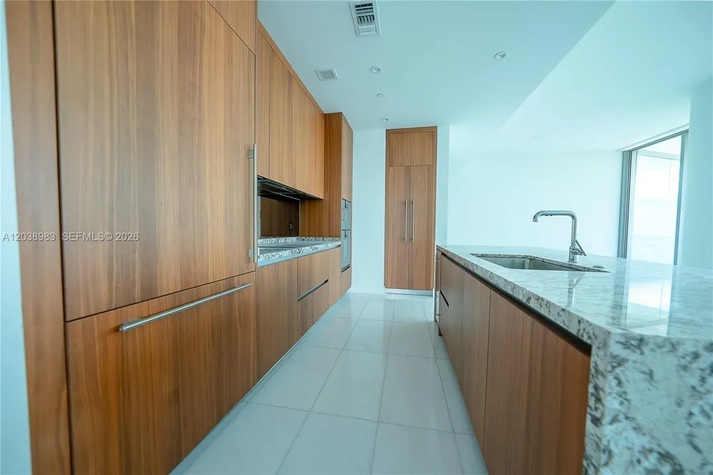 175 SE 25th Rd #2703 Miami, FL 33129