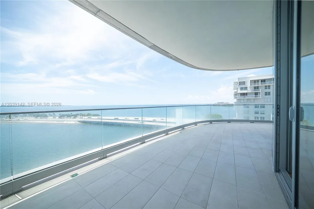 175 SE 25th Rd #702 Miami, FL 33129