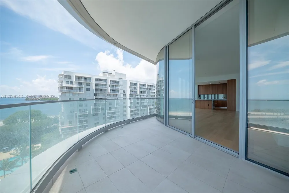 175 SE 25th Rd #702 Miami, FL 33129