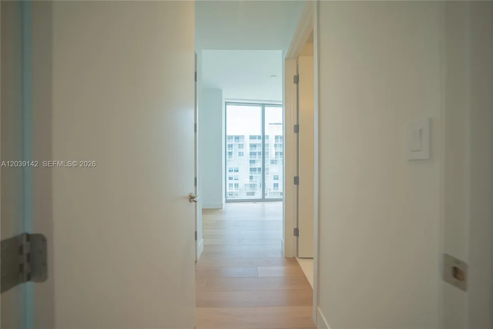 175 SE 25th Rd #702 Miami, FL 33129