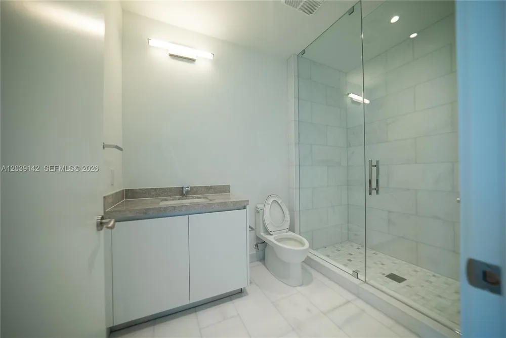 175 SE 25th Rd #702 Miami, FL 33129