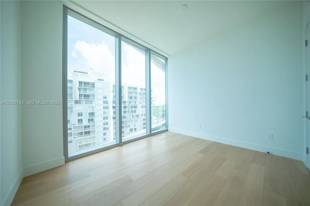 175 SE 25th Rd #702 Miami, FL 33129