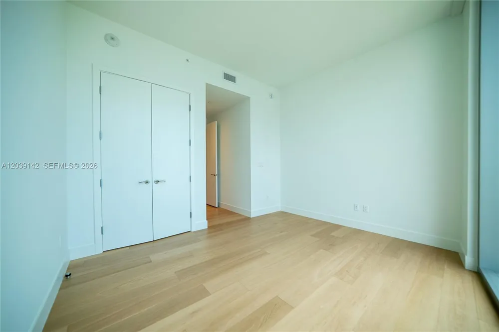 175 SE 25th Rd #702 Miami, FL 33129