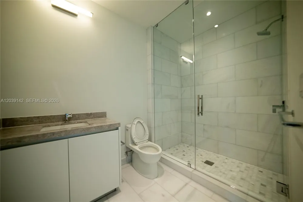 175 SE 25th Rd #702 Miami, FL 33129
