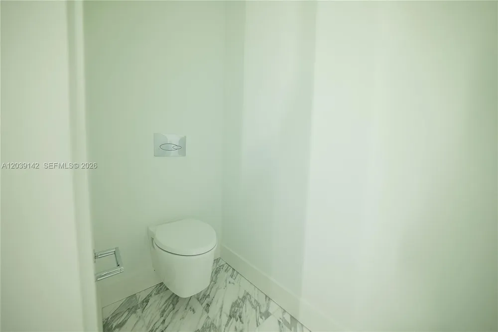 175 SE 25th Rd #702 Miami, FL 33129