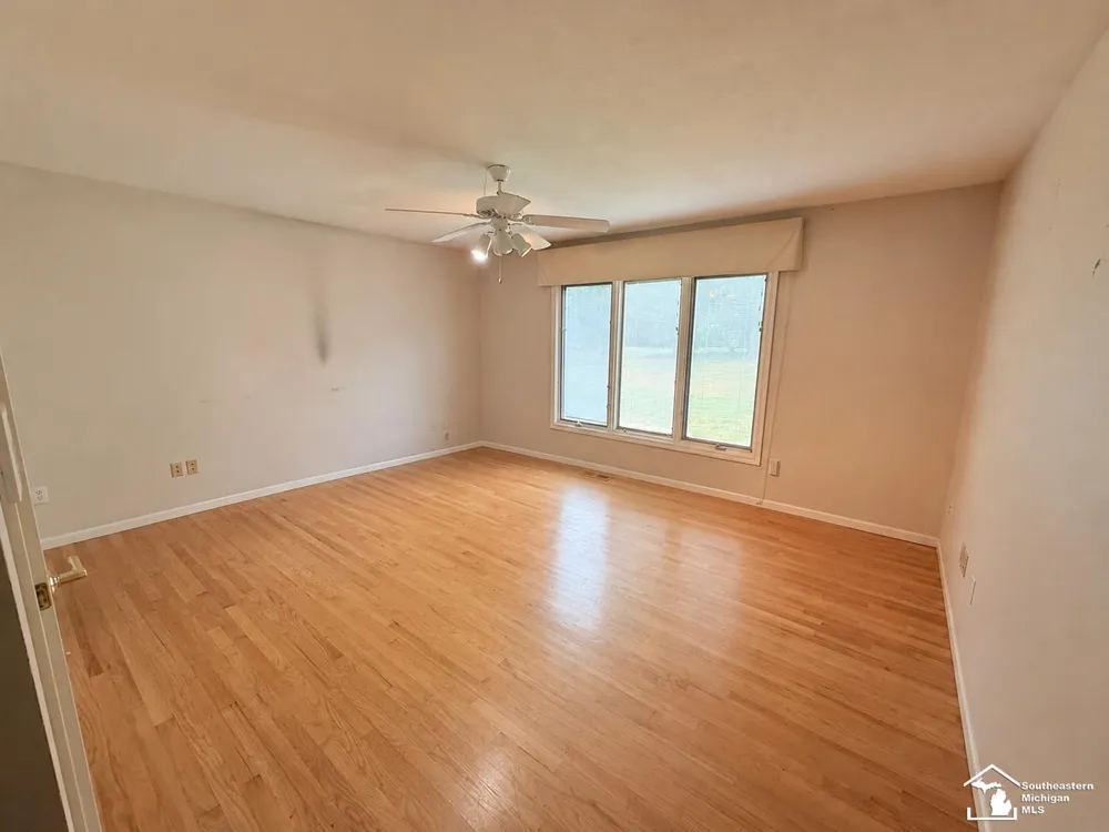 1626 Spruce Court Bedford Township, MI 48182