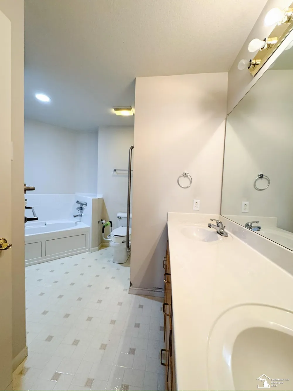 1626 Spruce Court Bedford Township, MI 48182