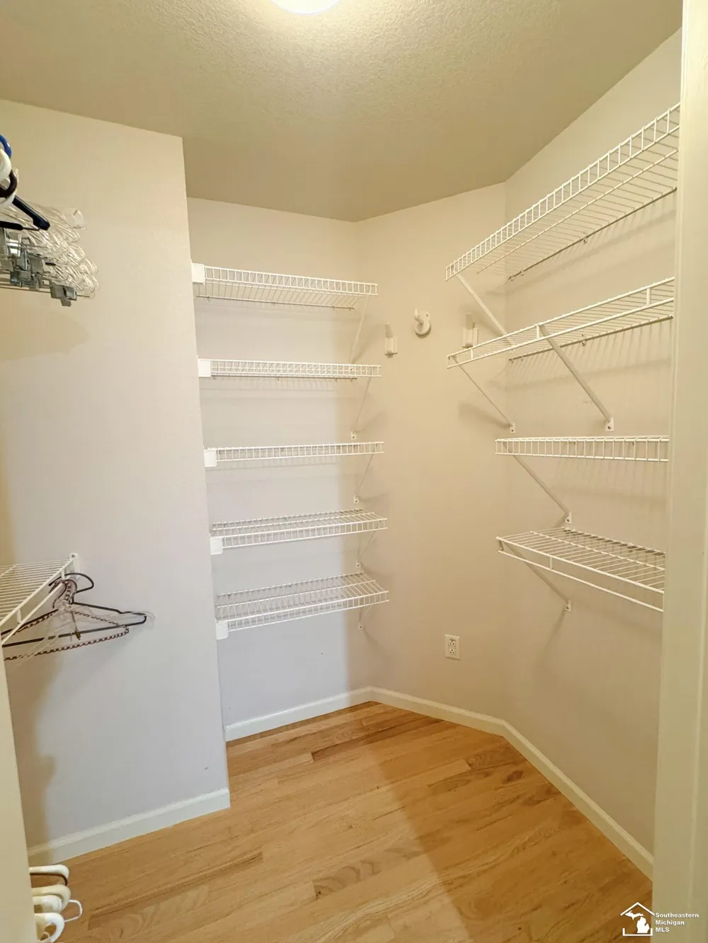 1626 Spruce Court Bedford Township, MI 48182