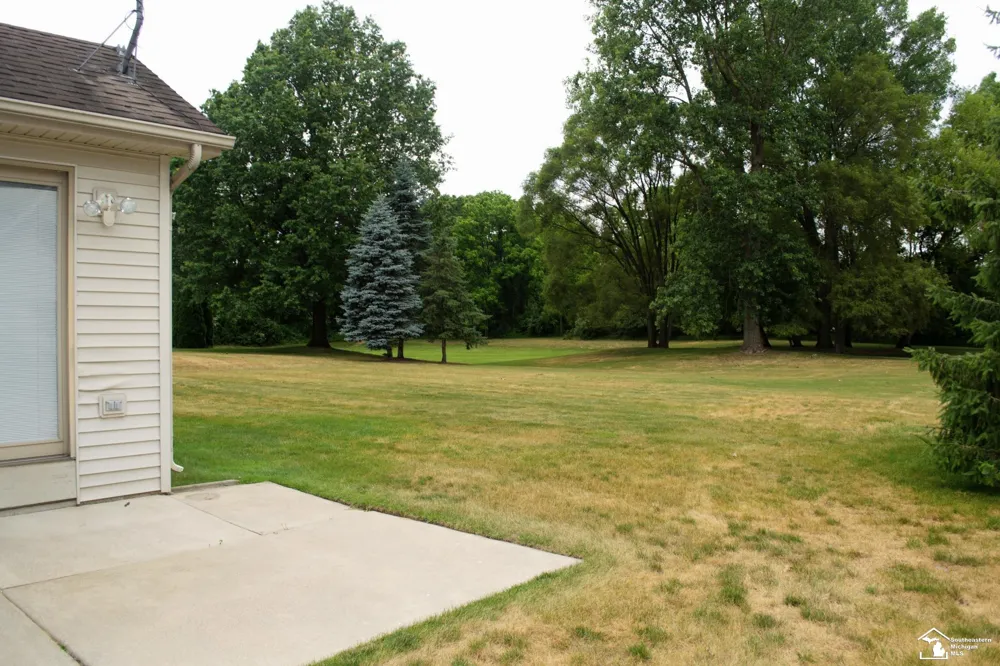 1626 Spruce Court Bedford Township, MI 48182