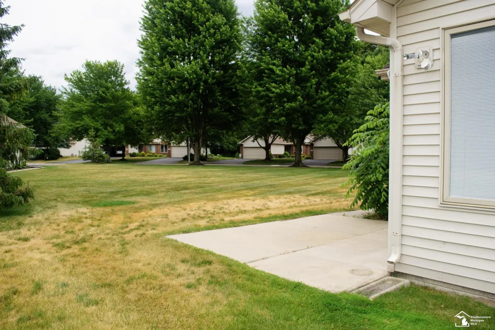 1626 Spruce Court Bedford Township, MI 48182