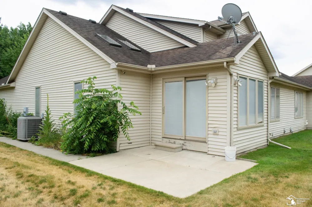 1626 Spruce Court Bedford Township, MI 48182