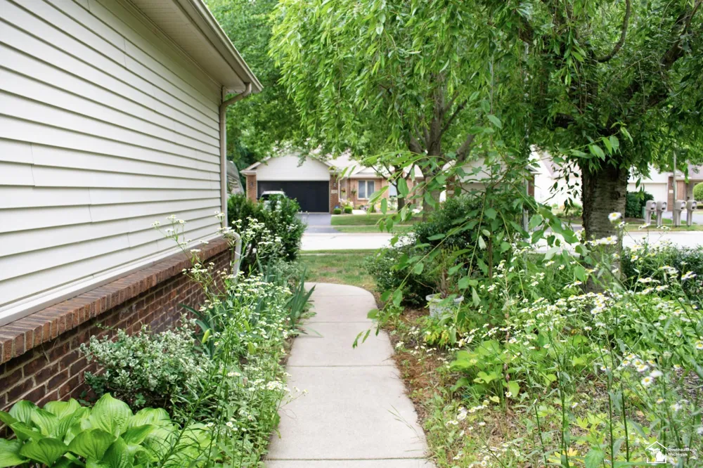 1626 Spruce Court Bedford Township, MI 48182