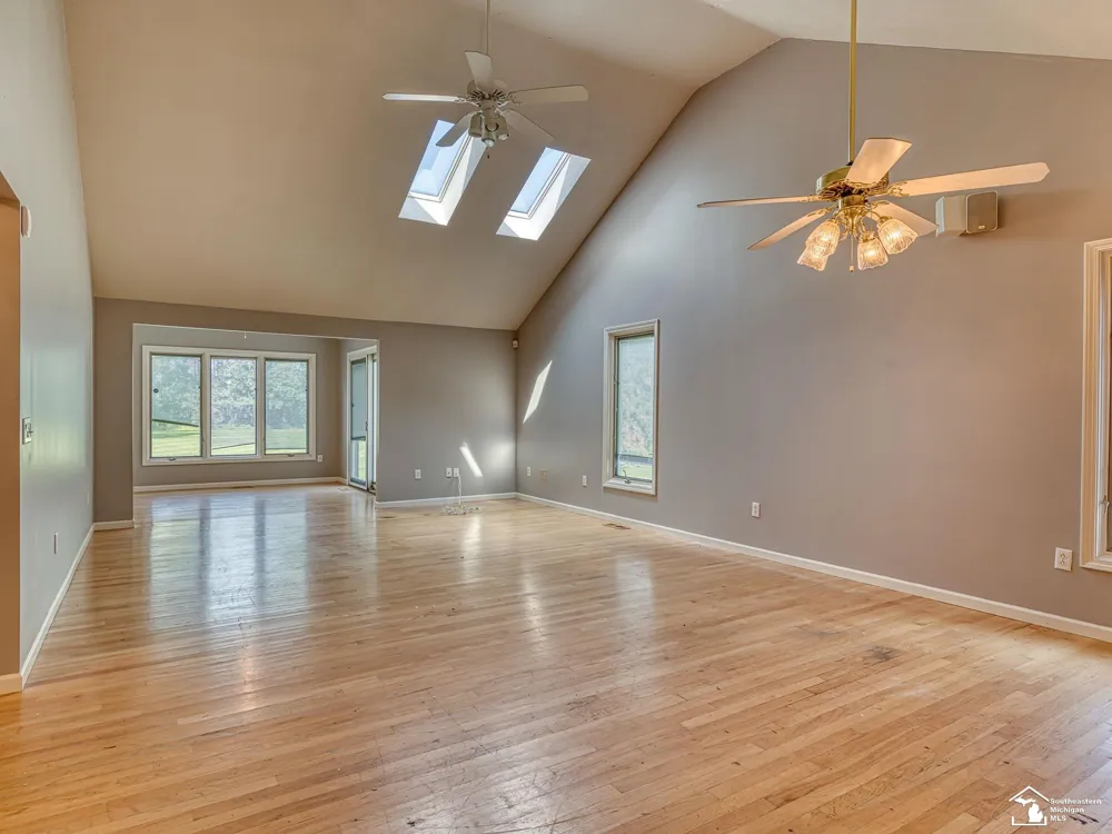 1626 Spruce Court Bedford Township, MI 48182