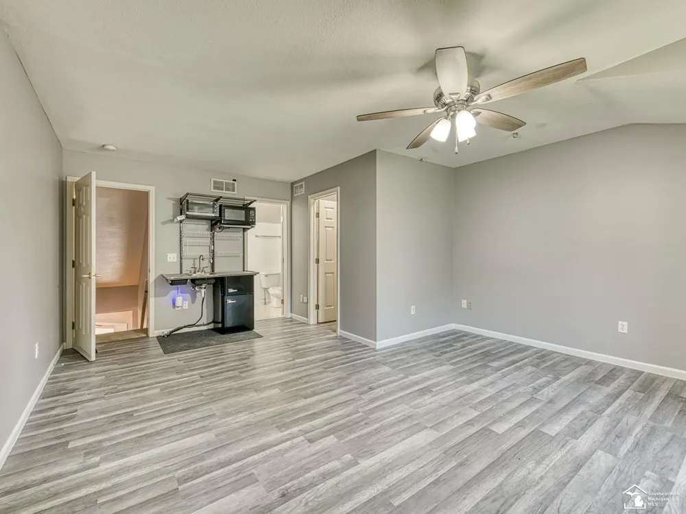 1626 Spruce Court Bedford Township, MI 48182
