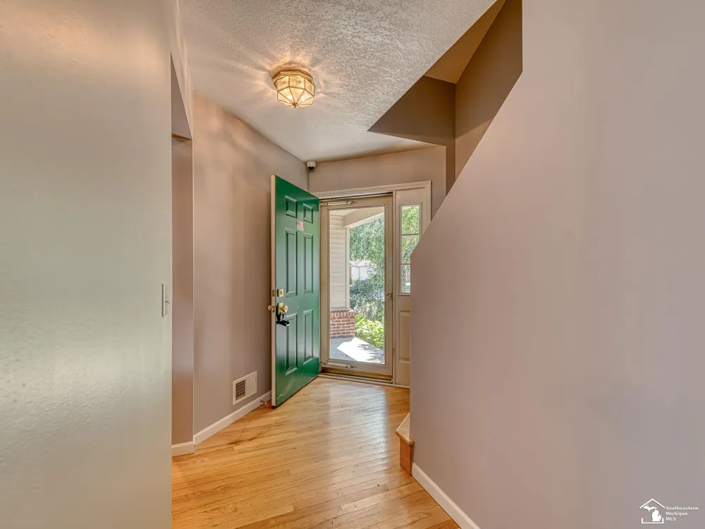 1626 Spruce Court Bedford Township, MI 48182