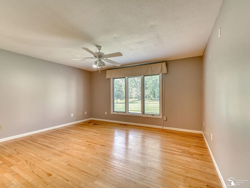 1626 Spruce Court Bedford Township, MI 48182