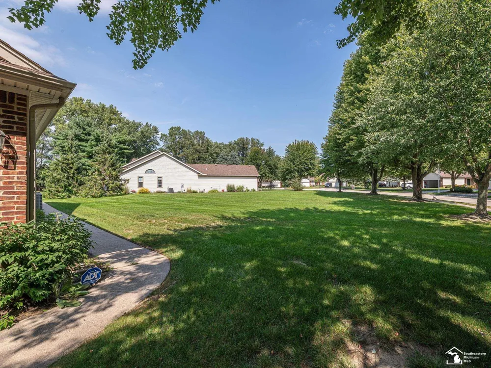 1626 Spruce Court Bedford Township, MI 48182