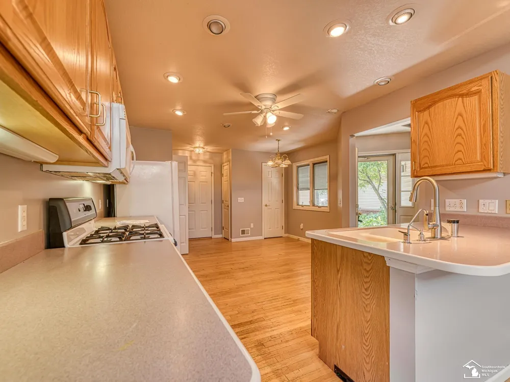1626 Spruce Court Bedford Township, MI 48182
