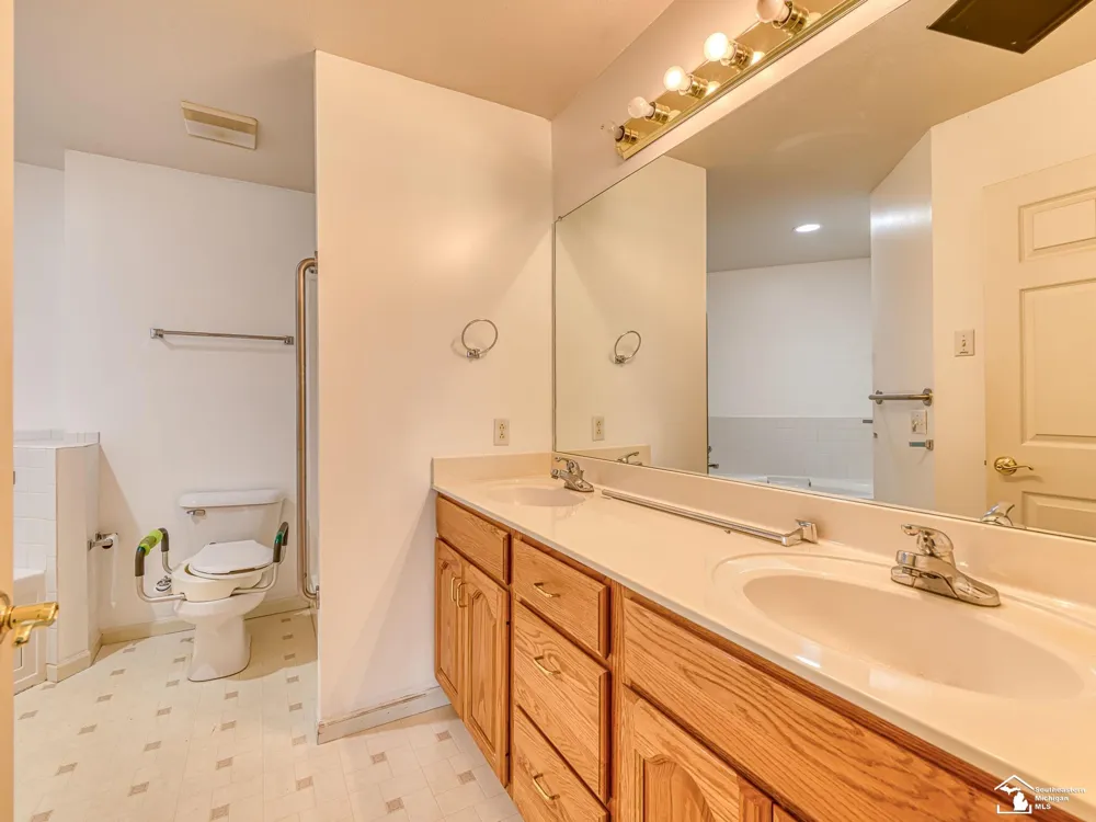 1626 Spruce Court Bedford Township, MI 48182