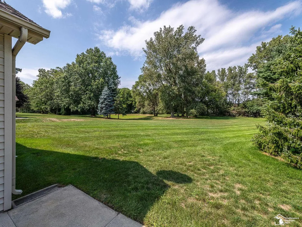 1626 Spruce Court Bedford Township, MI 48182