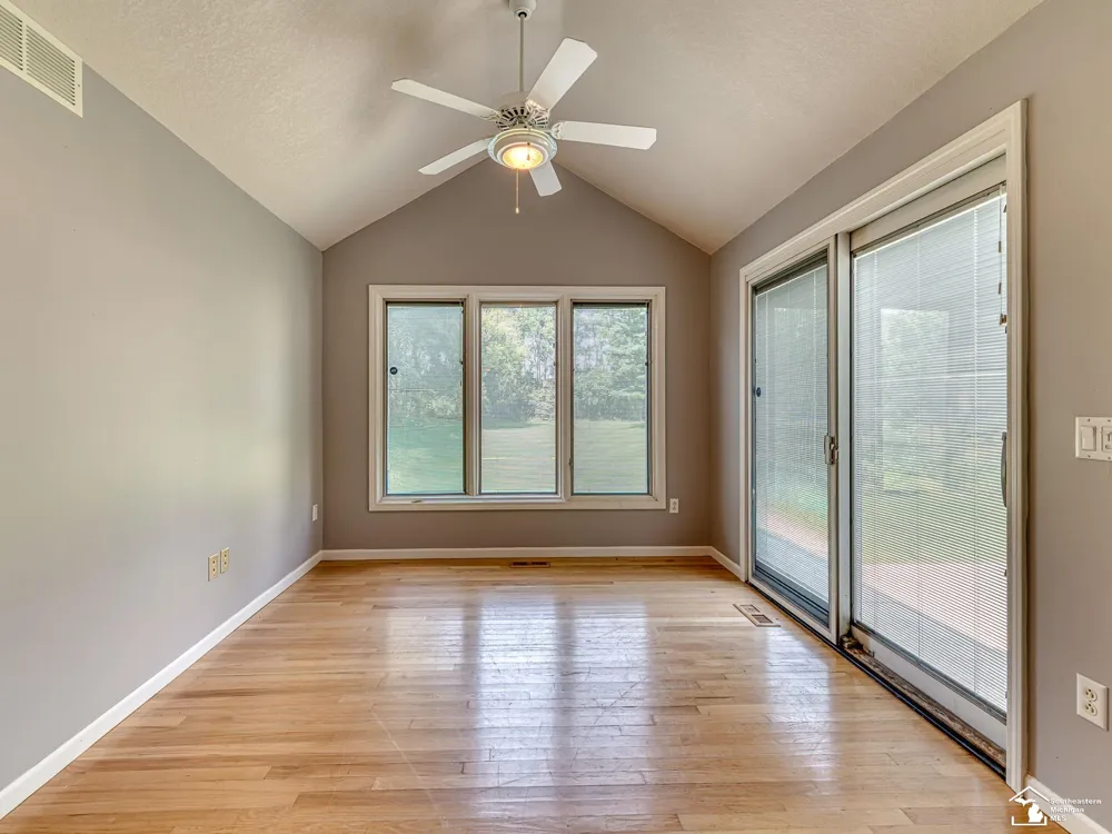 1626 Spruce Court Bedford Township, MI 48182