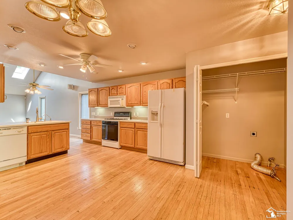 1626 Spruce Court Bedford Township, MI 48182