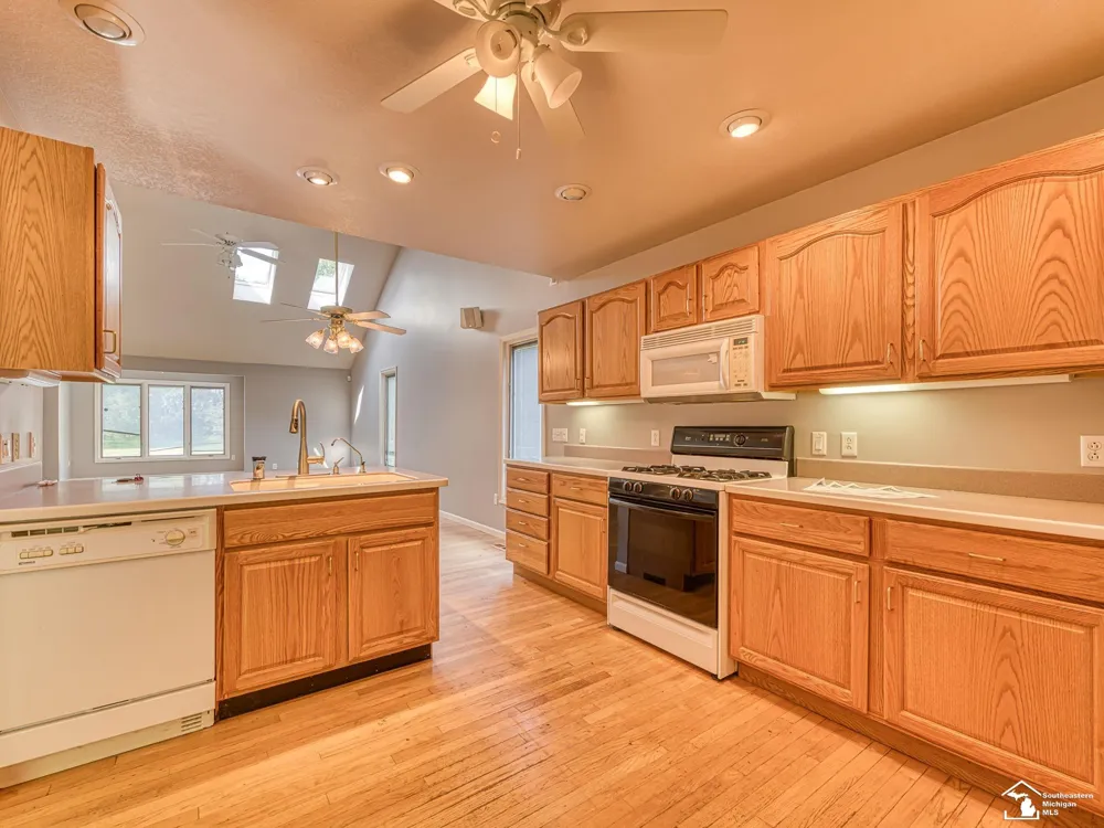 1626 Spruce Court Bedford Township, MI 48182