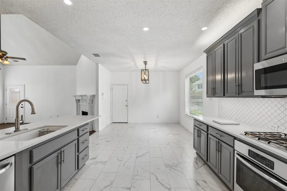 1926 Edgehill Drive Allen, TX 75013