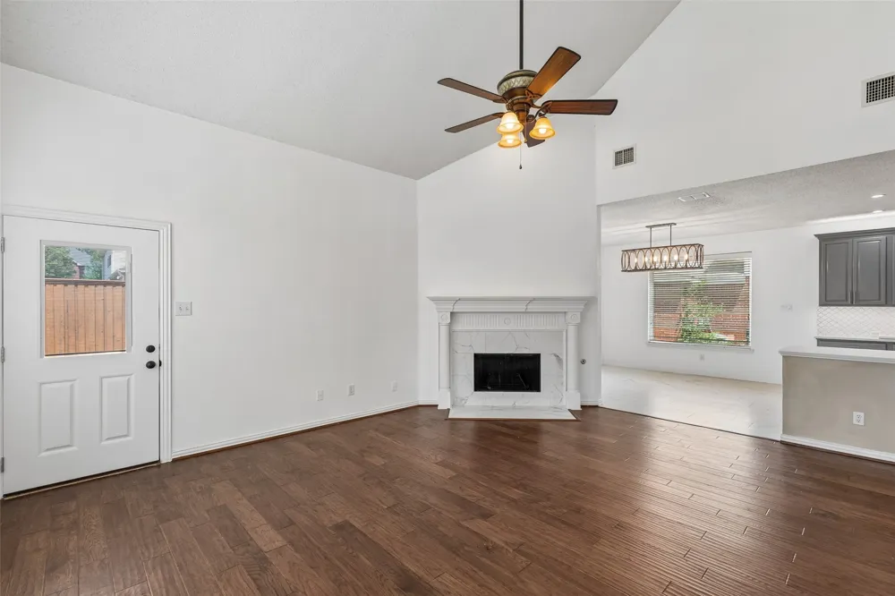 1926 Edgehill Drive Allen, TX 75013