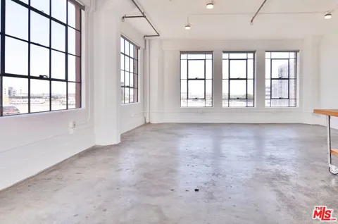 315 E 8th Street #406