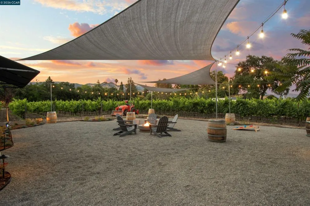 100 Foothill Blvd Calistoga, CA 94515