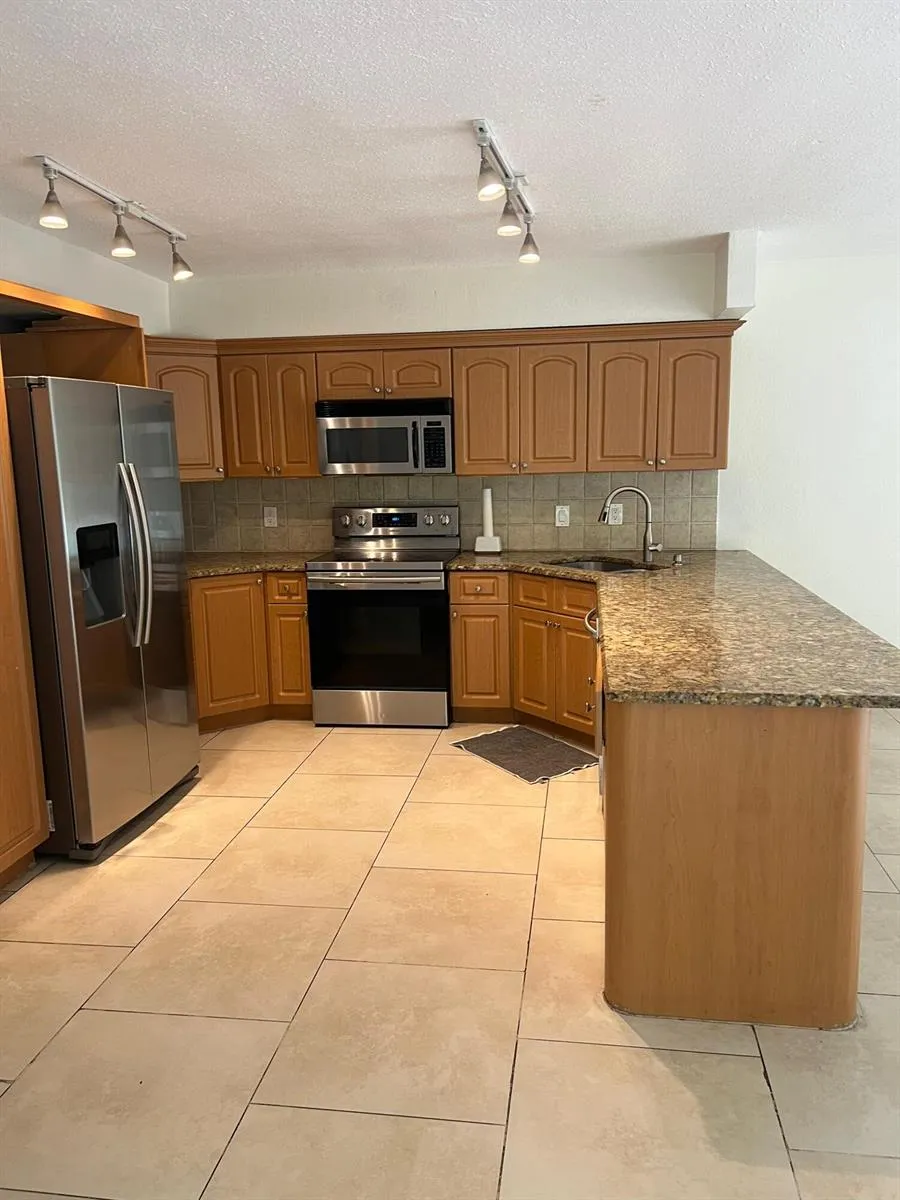 8586 NW 23rd Manor #W Coral Springs, FL 33065