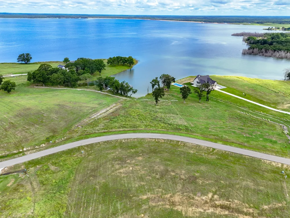 680 Peninsula Drive Honey Grove, TX 75446