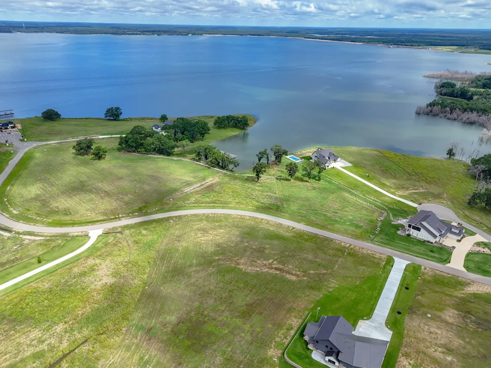 680 Peninsula Drive Honey Grove, TX 75446