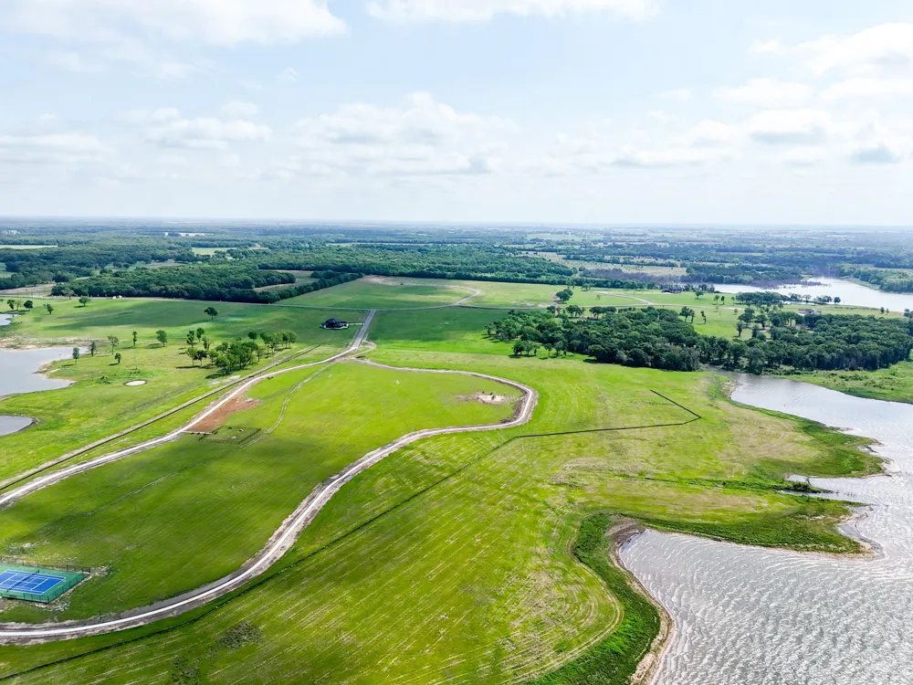 680 Peninsula Drive Honey Grove, TX 75446