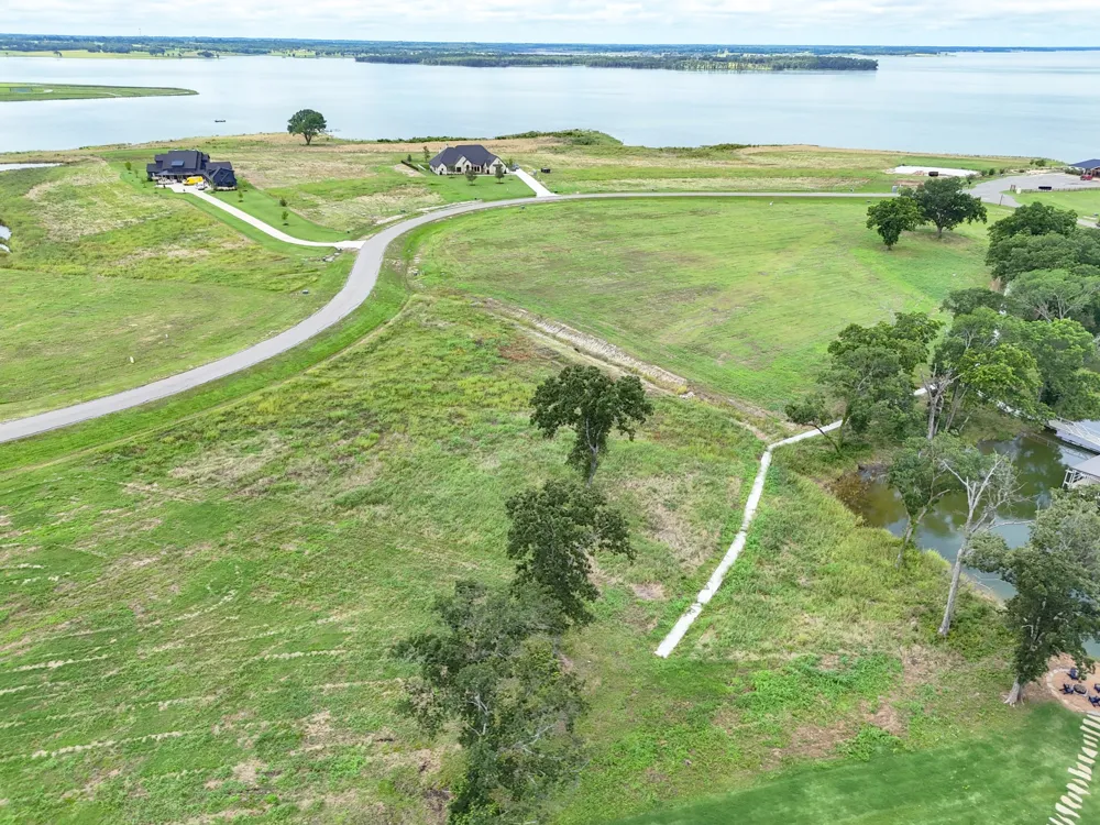 680 Peninsula Drive Honey Grove, TX 75446