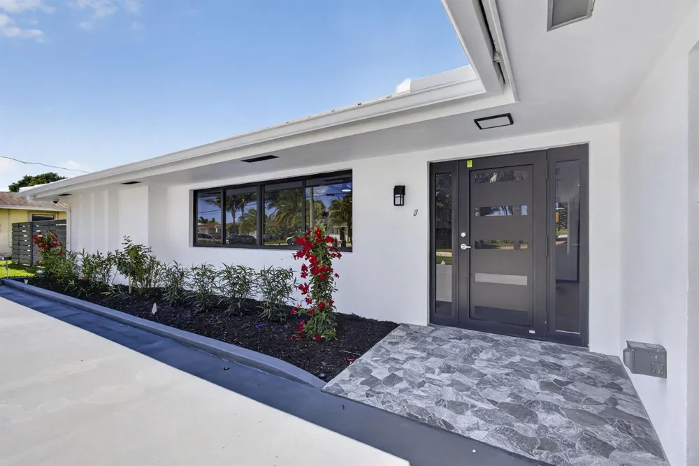 8111 W Lake Drive Lake Clarke Shores, FL 33406