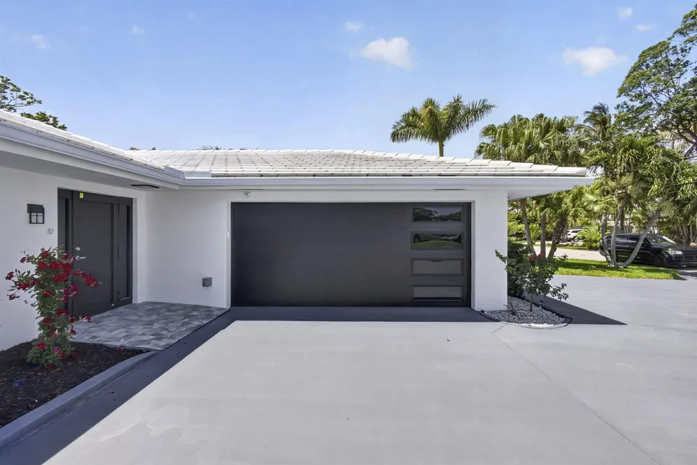 8111 W Lake Drive Lake Clarke Shores, FL 33406