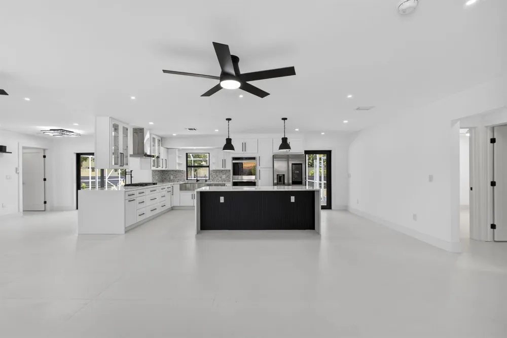 8111 W Lake Drive Lake Clarke Shores, FL 33406