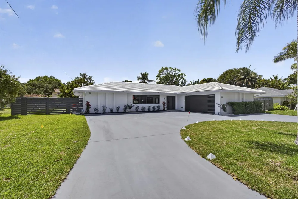 8111 W Lake Drive Lake Clarke Shores, FL 33406