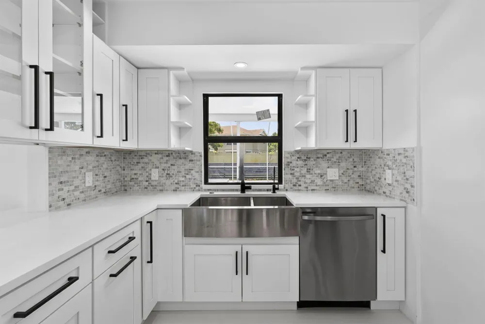 8111 W Lake Drive Lake Clarke Shores, FL 33406