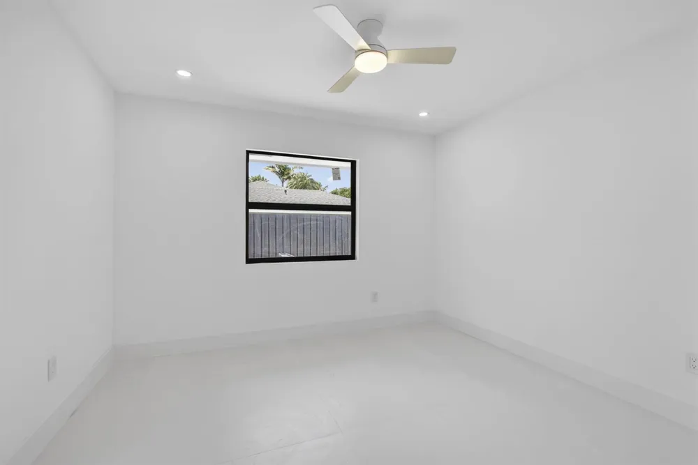 8111 W Lake Drive Lake Clarke Shores, FL 33406