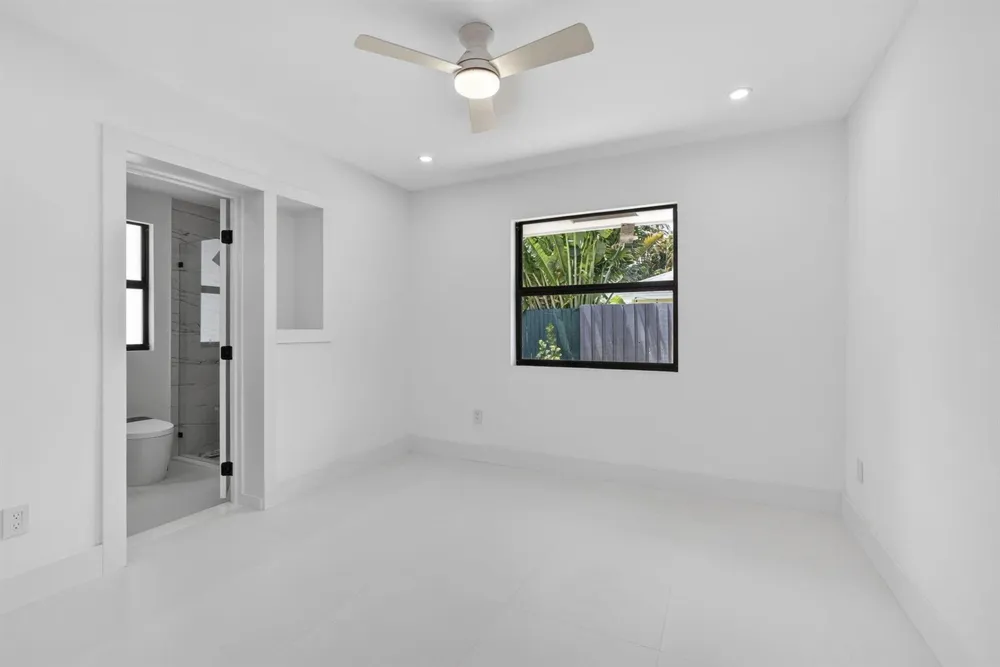 8111 W Lake Drive Lake Clarke Shores, FL 33406