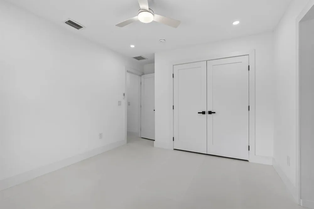 8111 W Lake Drive Lake Clarke Shores, FL 33406