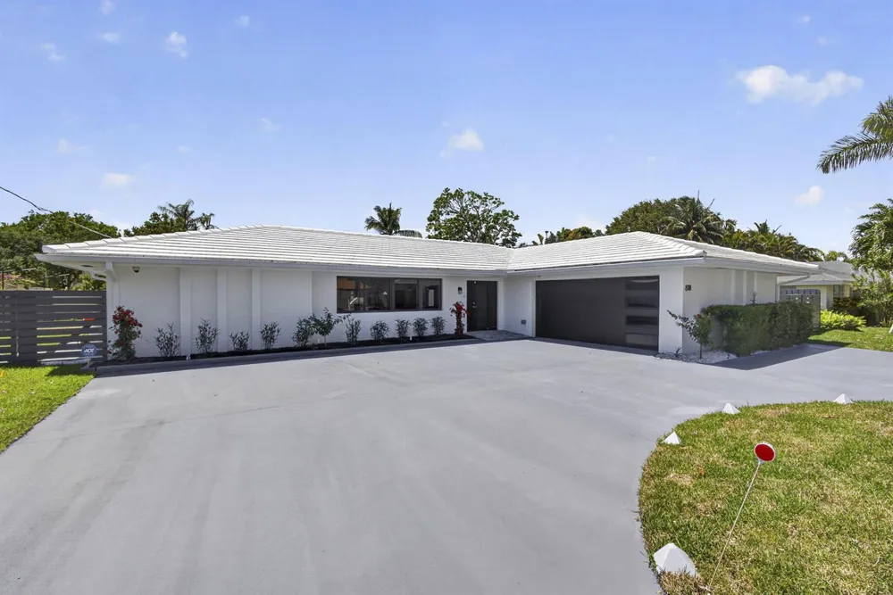 8111 W Lake Drive Lake Clarke Shores, FL 33406