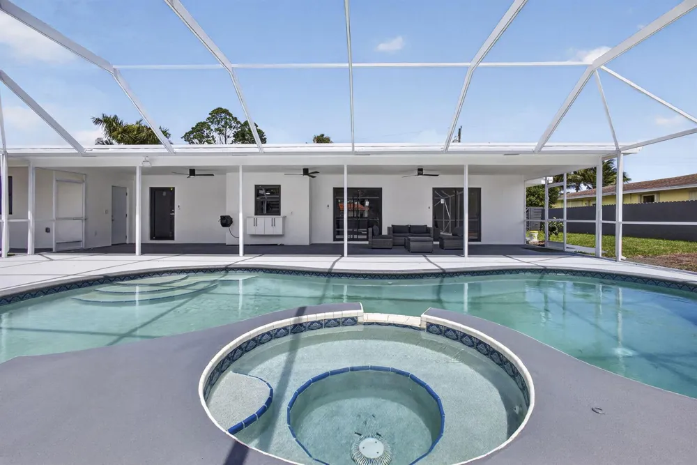8111 W Lake Drive Lake Clarke Shores, FL 33406