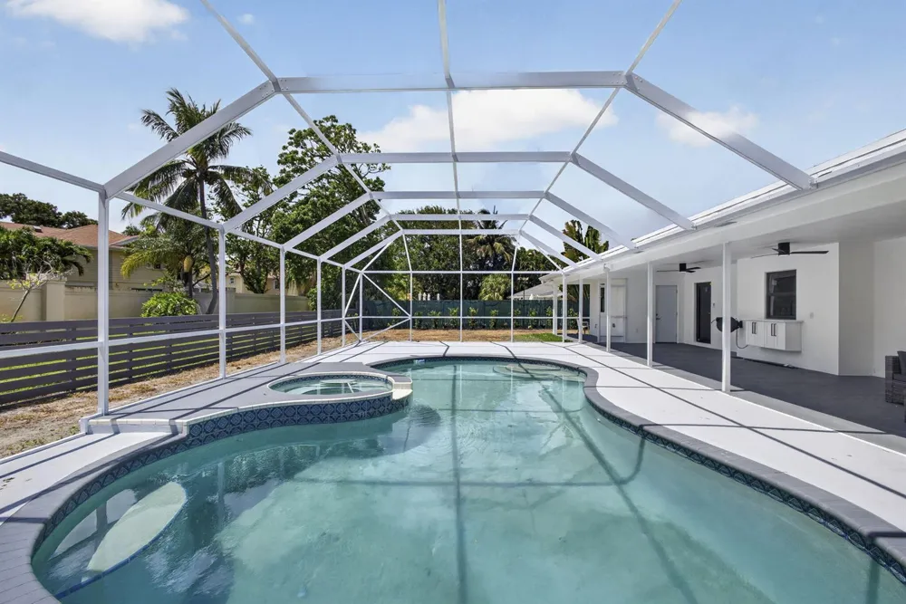 8111 W Lake Drive Lake Clarke Shores, FL 33406