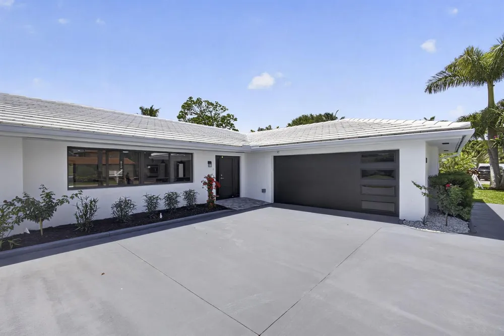 8111 W Lake Drive Lake Clarke Shores, FL 33406