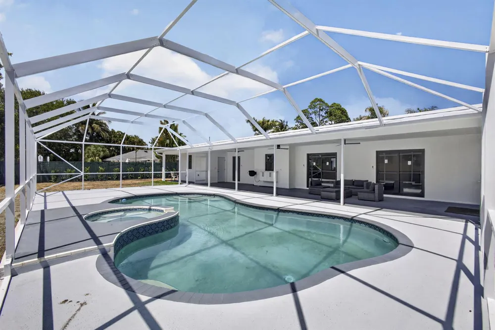 8111 W Lake Drive Lake Clarke Shores, FL 33406
