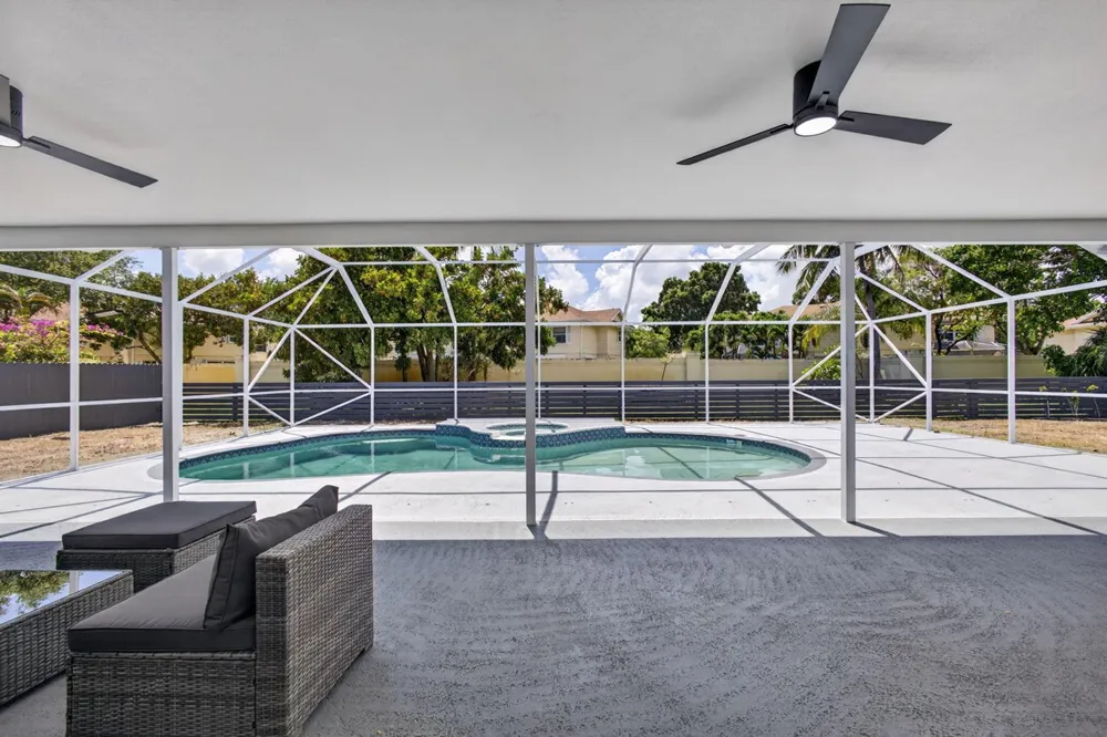 8111 W Lake Drive Lake Clarke Shores, FL 33406